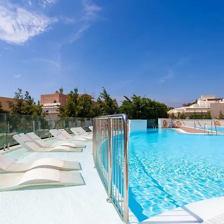 Stylish Living With Private Pool Apartment *