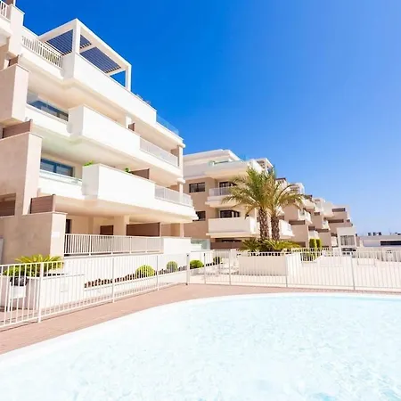 Apartment Stylish Living With Private Pool *