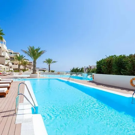 Apartment Stylish Living With Private Pool *
